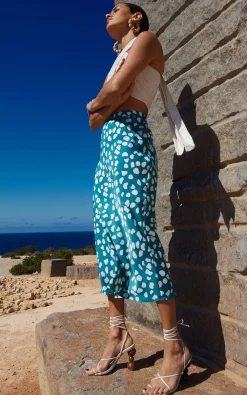 Renzo Skirt In White On Green Cloud